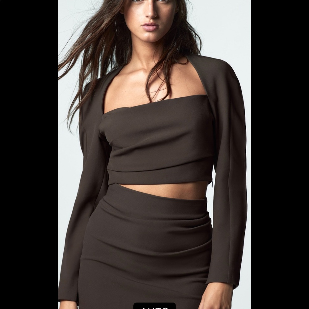 NWT Structured Zara crop top